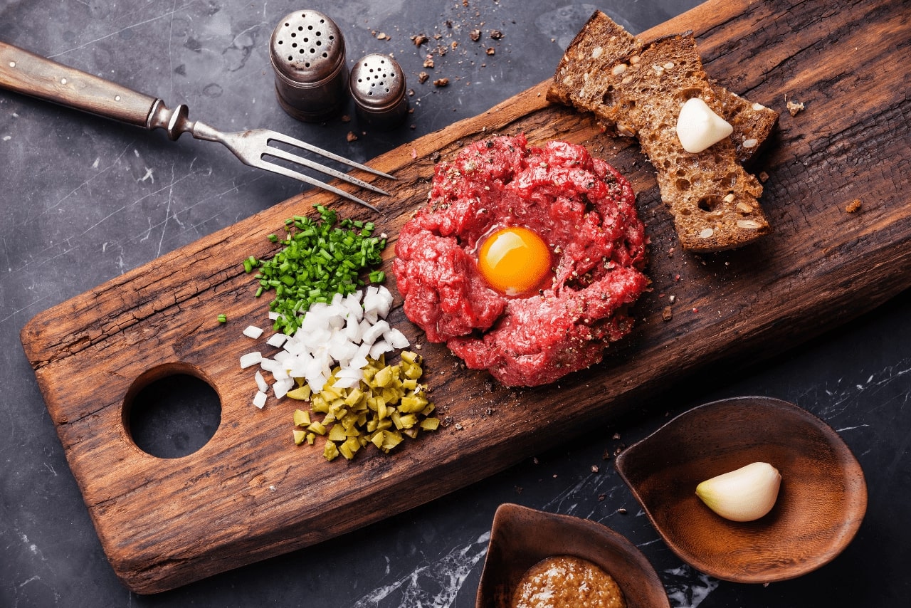 Steak Tartare - Món thịt bò tươi trứ danh của Pháp