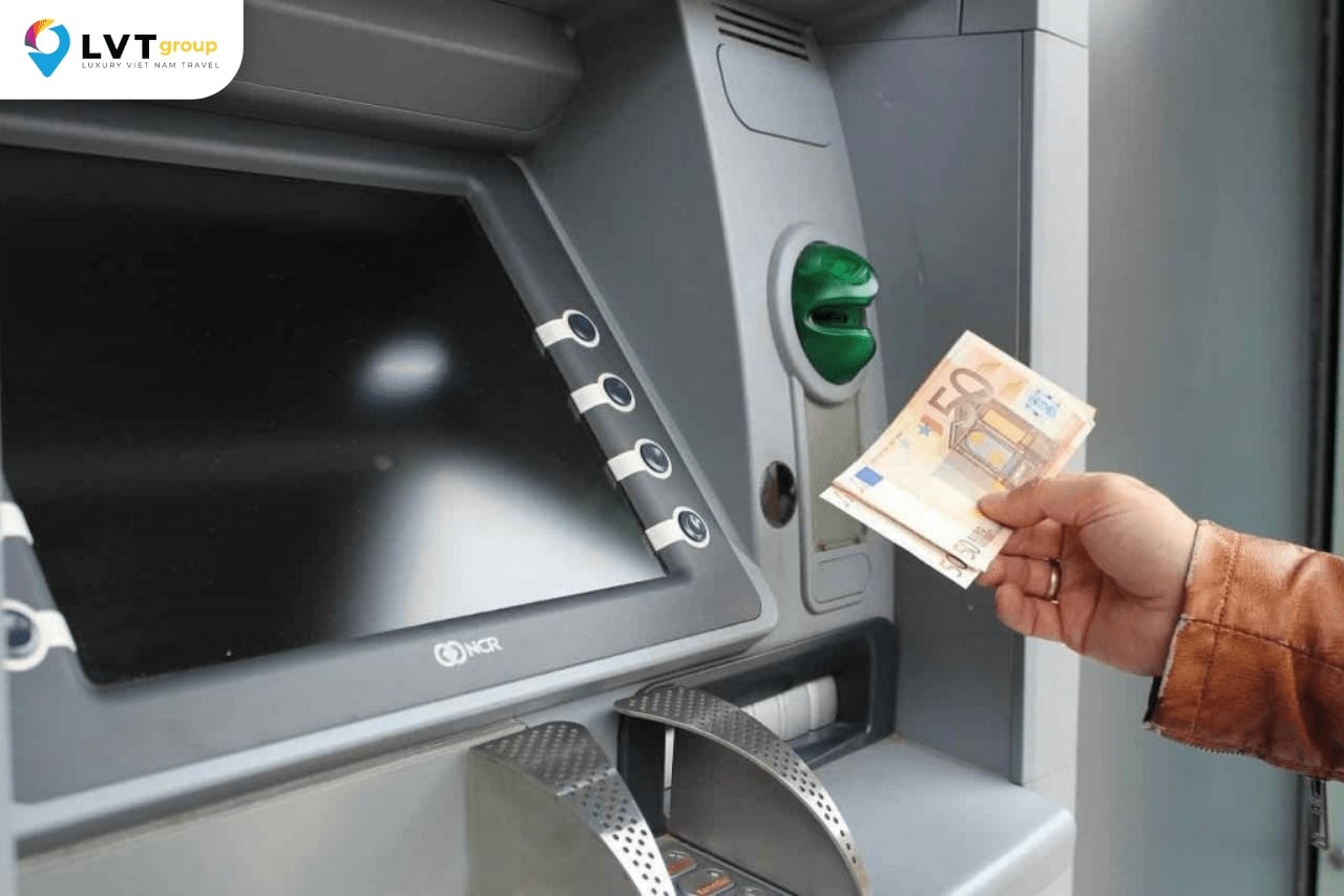 Lưu ý phí rút tiền ở châu Âu để tiết kiệm cho bản thân