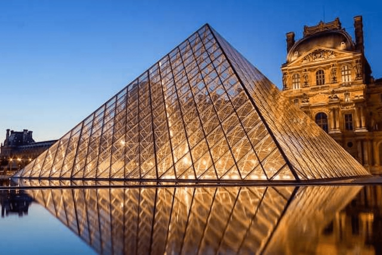 Bảo tàng Louvre với công trình mô phỏng Kim Tự Tháp đặc sắc