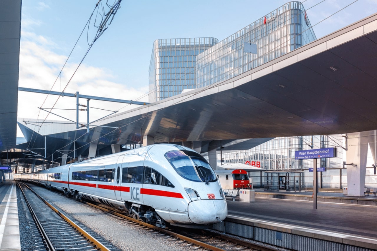 Tuyến tàu hỏa Vienna – Paris kéo dài 14 tiếng