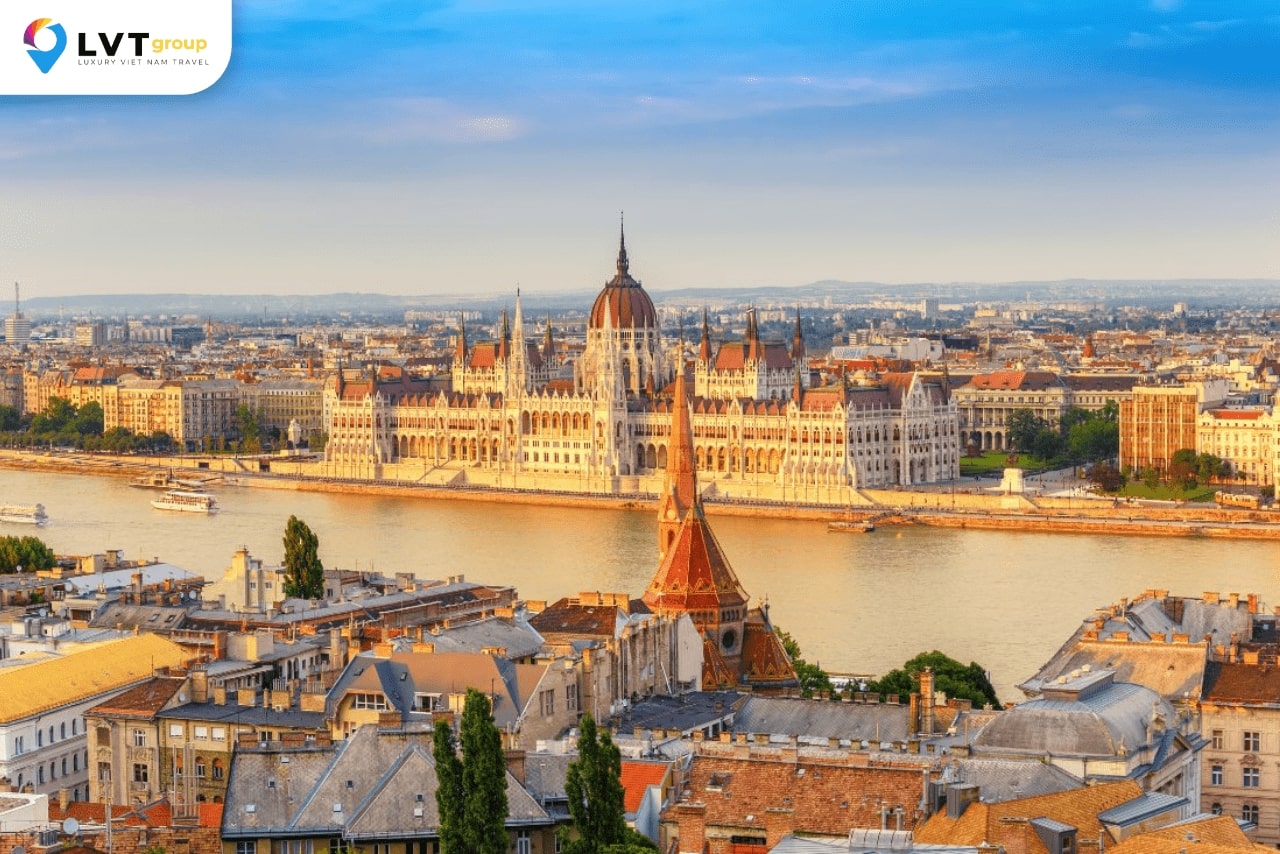Khám phá mùa hè ở Budapest với những công tình kiến trúc đồ sộ