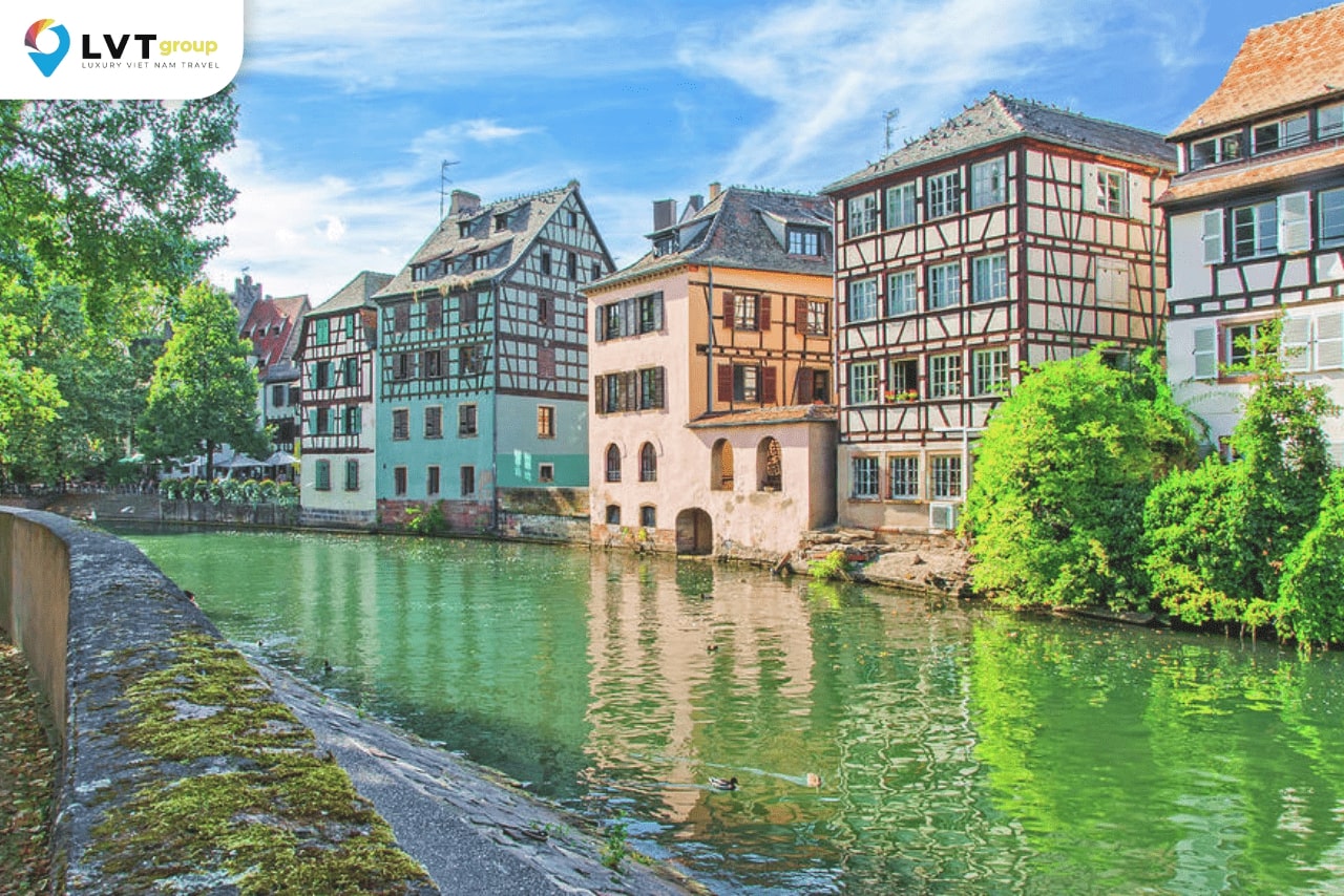 Thành phố Strasbourg với một bầu không khí trong lành vào mùa hè