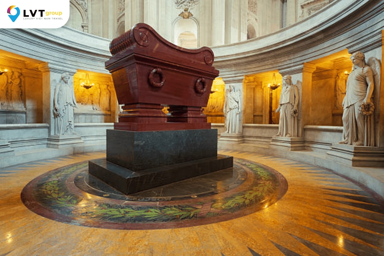 Lăng mộ Napoleon là nơi thu hút nhiều du khách nhất