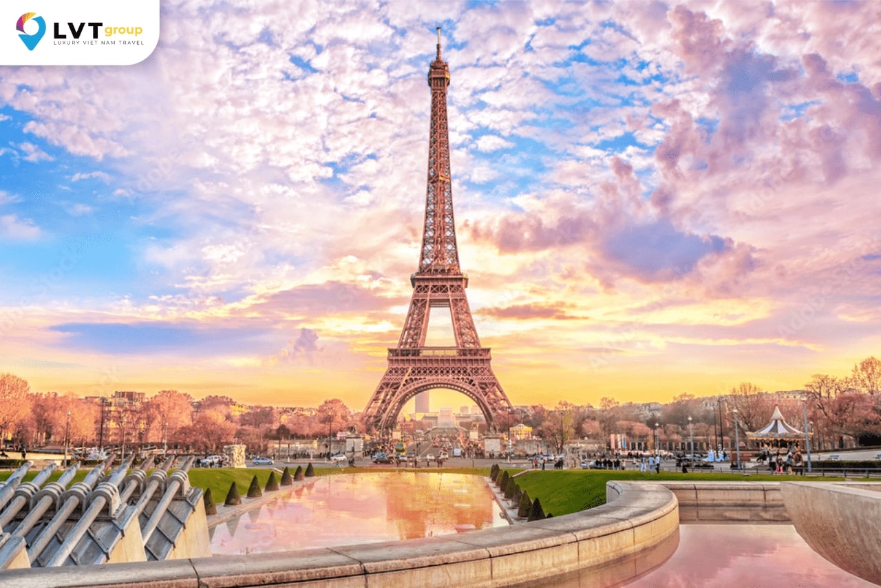 Du lịch Paris không thể bỏ qua Tháp Eiffel nổi tiếng thế giới