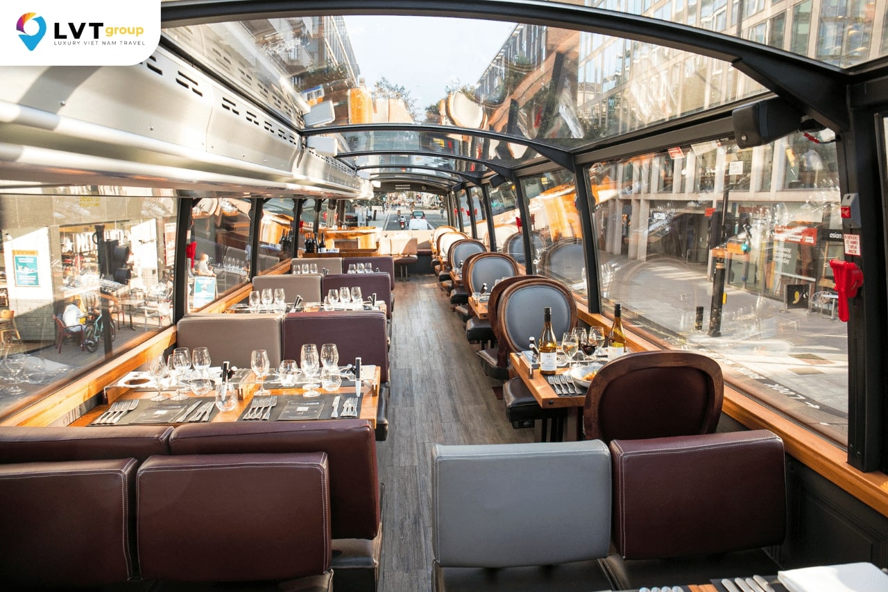 Trải nghiệm vừa thưởng thức món ăn vừa tham quan thành phố trên xe bus