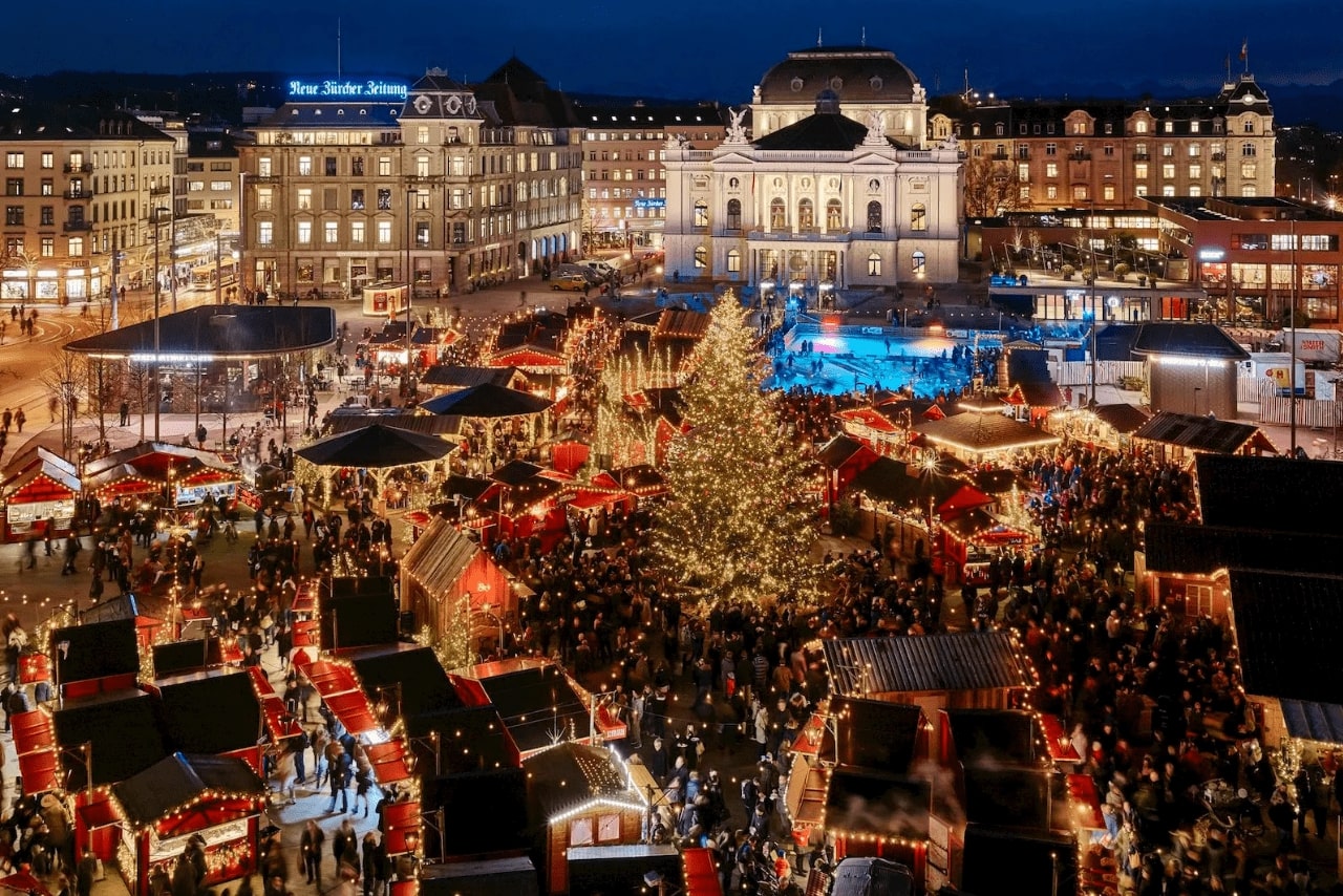 Khu chợ truyền thống ở Zurich rực rỡ trong đêm đông