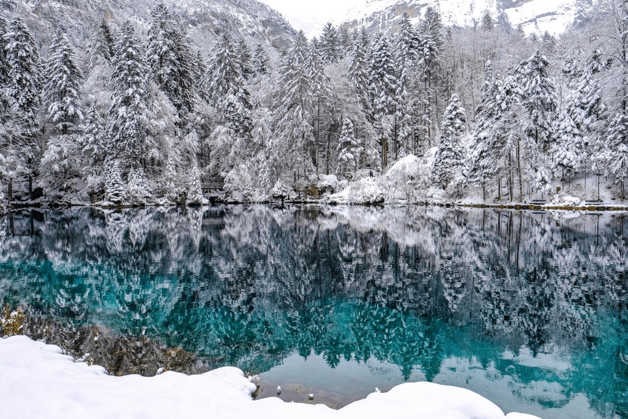 Khung cảnh xinh đẹp của hồ Blausee vào mùa đông